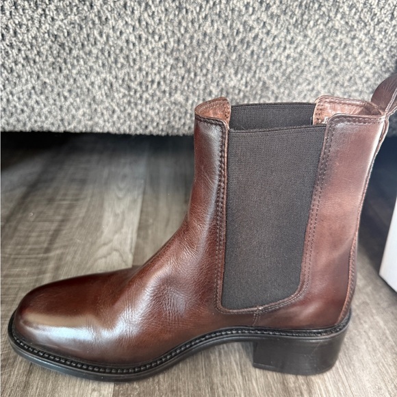 BRAND NEW Coach and Four Chestnut Leather Ankle Boots. Price dropped! - Picture 3 of 6